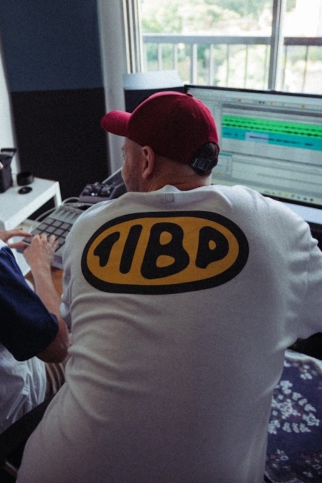 REMERA ML RELAXED - BILLBOARD